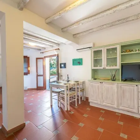 Chic Antonina One Bedroom No2172 *