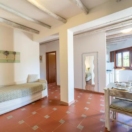 Chic Antonina One Bedroom No2172 *