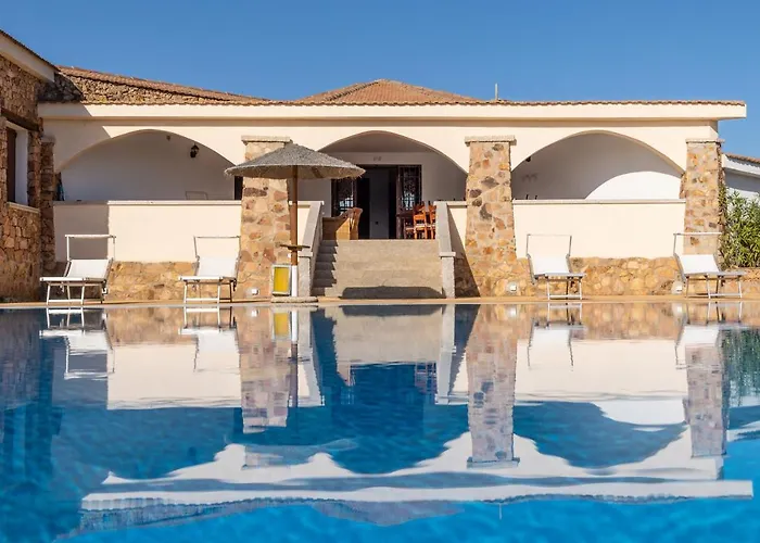 Chic Antonina One Bedroom No2172 *