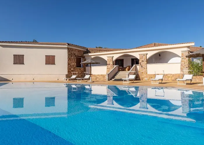Chic Antonina One Bedroom No2172 *